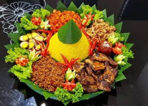 Catering Nasi Tumpeng Spesial Syukuran Di Manado LEZAT !
