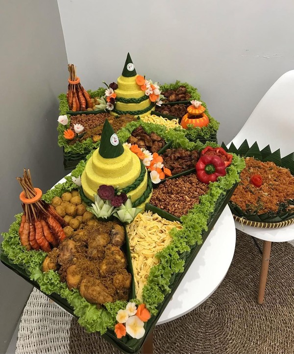 Catering Nasi Tumpeng Spesial Syukuran Di Manado LEZAT !