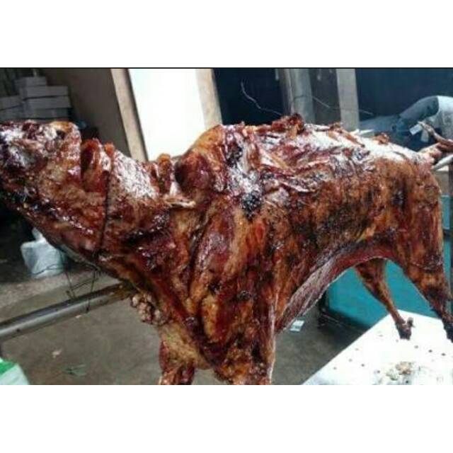 Nikmati KELEZATAN Daging Kambing Guling Halal Manado