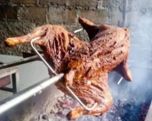 Kemewahan Kambing Guling Halal Manado