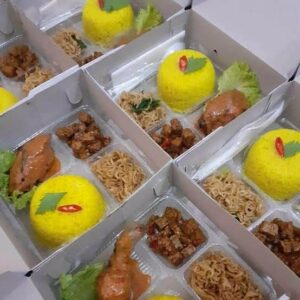 Nasi Kotak Komplit Manado