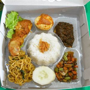 NIKMAT ! Catering Nasi Kotak Spesial Siswa Unima Di Manado