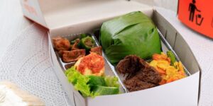 Catering Nasi kotak Premiun Untuk Hajatan Di Manado ENAK!